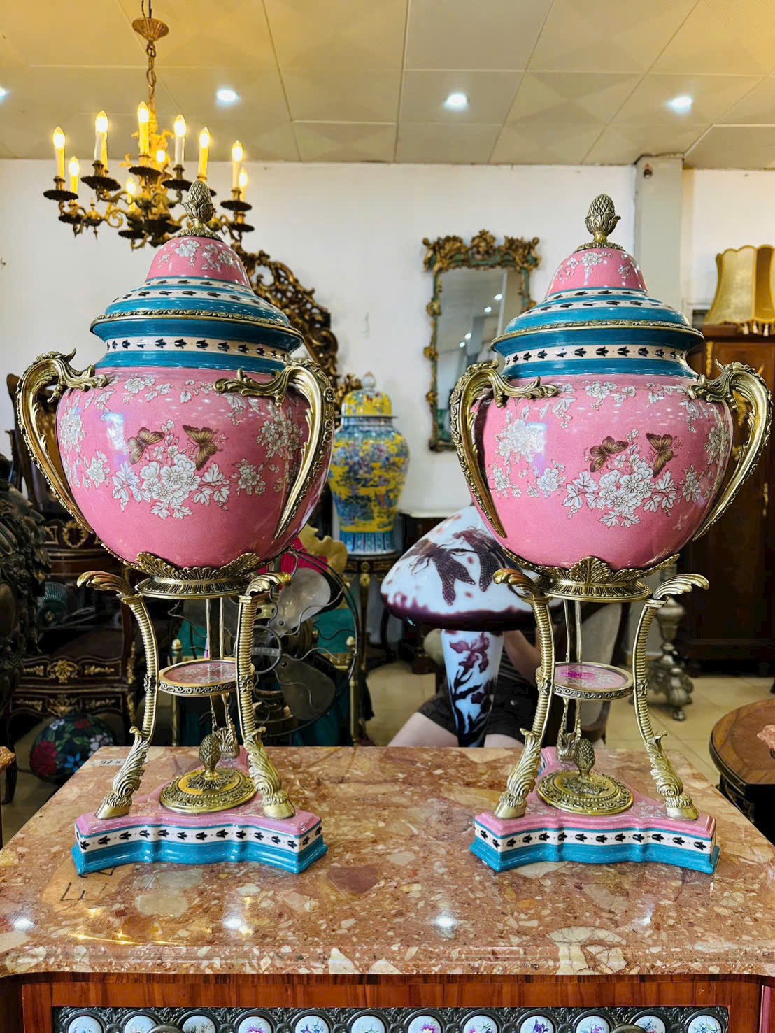 ĐÔI BÌNH CÚP HỒNG CHÂU ÂU