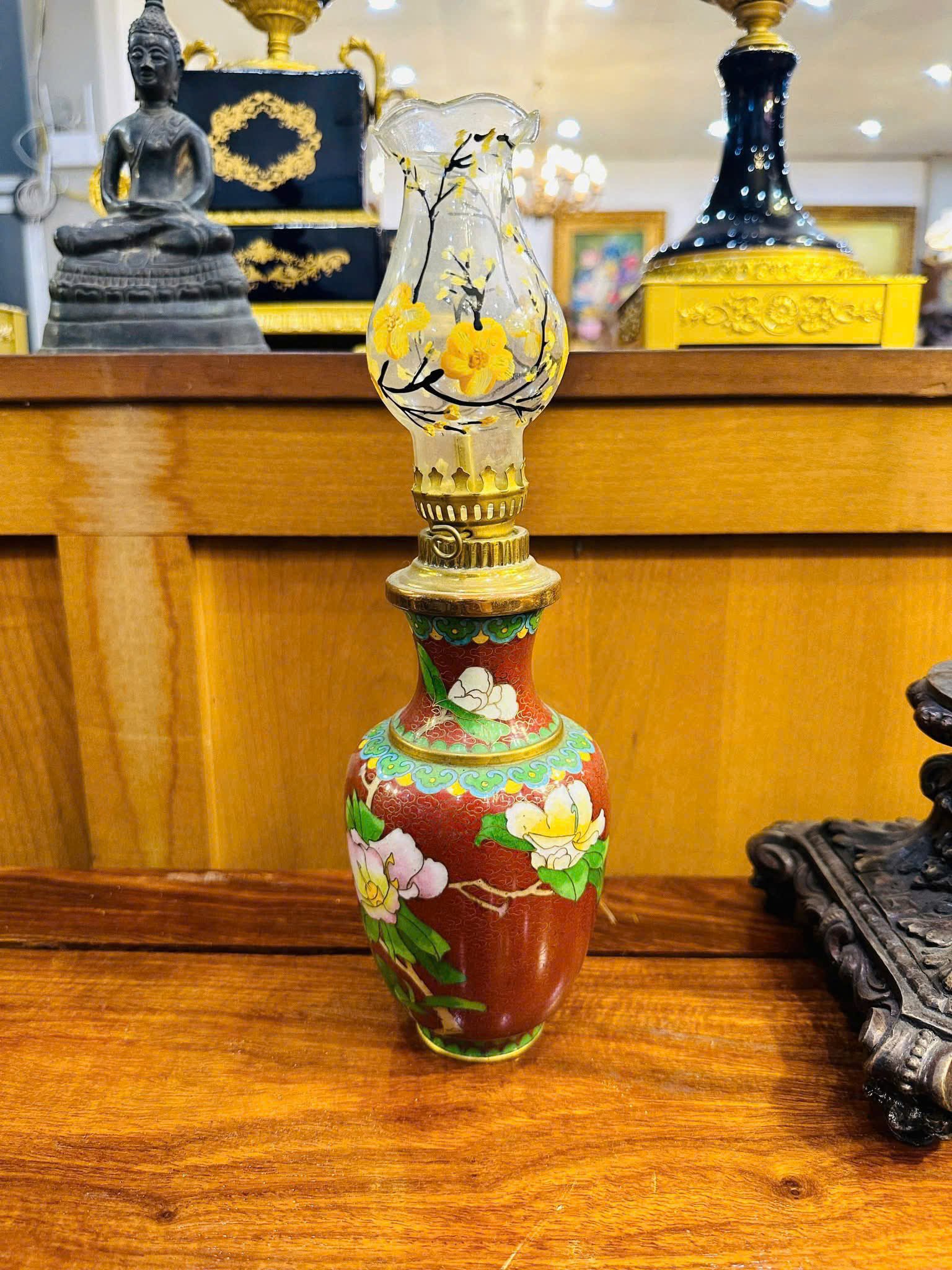 Đèn dầu pháp lam – tinh xảo và đầy nghệ thuật