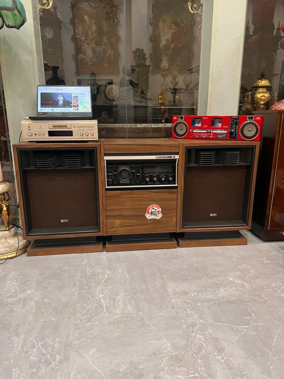 BOSTON của nhà TOSHIBA một thương hiệu rất nổi tiếng